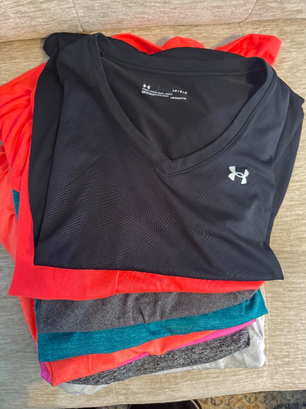 Under Armour Tech short sleeve shirt- pack of 8 size LARGE